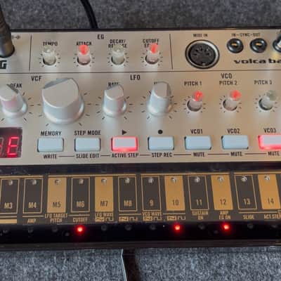 Korg Volca Bass Analog Bass Sequencer/Synthesizer 2013 - Present - Silver/Black image 2