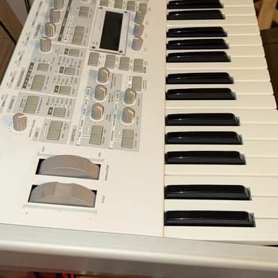 Access Virus TI Polar 37-Key Digital Synthesizer 2005 - White image 3