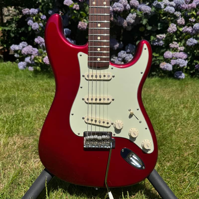 Fender Classic Player '60s Stratocaster with Rosewood Fretboard 2012 - Candy Apple Red