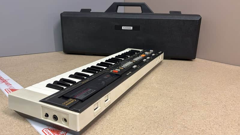 Casio MT-800 Casiotone 49-Key Synthesizer 1980s - White / Black