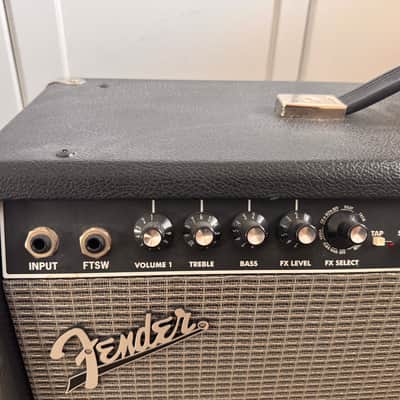 Fender Champion 100 2-Channel 100-Watt 2x12" Solid State Guitar Combo 2013 - 2024 - Black image 2
