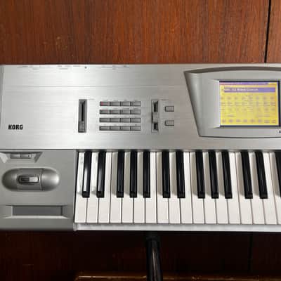Korg TRINITY V3 MUSIC WORKSTATION 61 key Z1 MOSS w/ case image 2