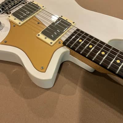 Reverend  Descent W Barotone 2025 - Trans White with case image 1