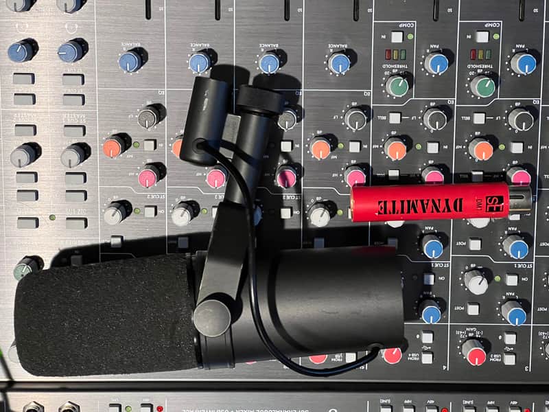 Shure SM7B Cardioid Dynamic Microphone 2001 - Present - Black