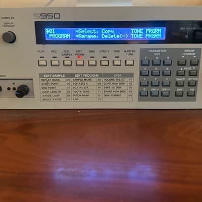 Akai S950 MIDI Digital Sampler 1988 - White image 4