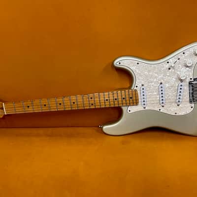 Fender Roadhouse Stratocaster with Maple Fretboard 1997 - Shoreline Gold image 5
