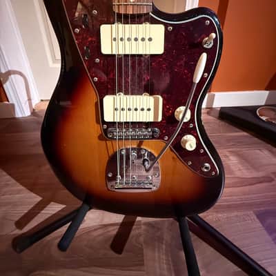 Fender Vintera '60s Jazzmaster Modified with Pau Ferro Fretboard 2019 - 2023 - 3-Color Sunburst image 3
