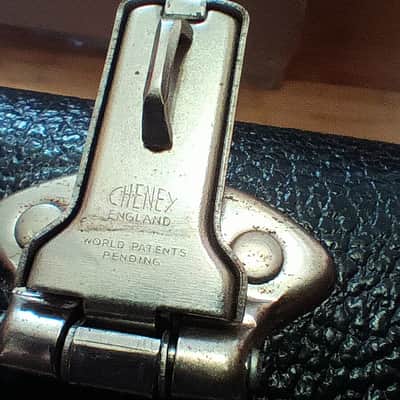 Fender Vintage 1970s G&G Short-Scale Bass Hardshell Case - Fits Fender Mustang / Musicmaster Bass - Excelsior & Cheney Hardware - VERY CLEAN w/ Key image 9