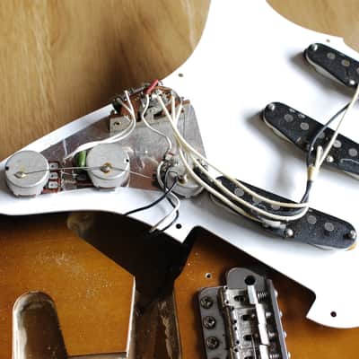 Squier Stratocaster 57' RI 1982 JV Japan Export 3,17kg! USA Fullerton Black Bobbins PUs 100% orig ! image 7