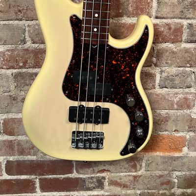 Fender Precision Bass Deluxe with Rosewood Fretboard 1995 Vintage Blonde image 3