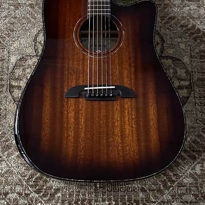 Alvarez Masterworks MD66CE-Custom Dreadnought Acoustic-Electric Featuring Slim Ebony Bevel Armrest w/ Bag, Pro Setup image 2
