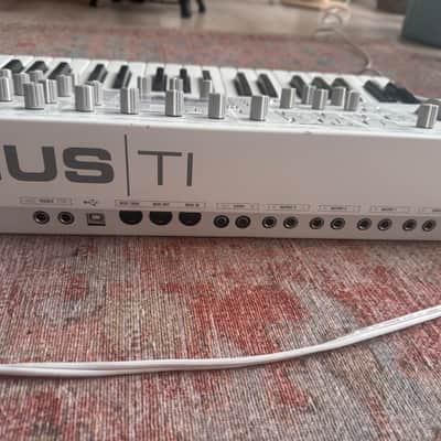Access Virus TI Polar 37-Key Digital Synthesizer 2005 - White image 4