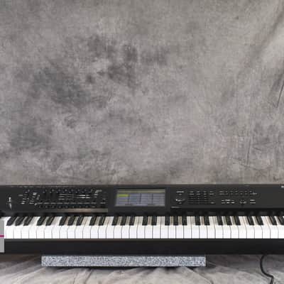 KORG KRONOS2-73 Music Workstation synthesizer in Excellent Condition