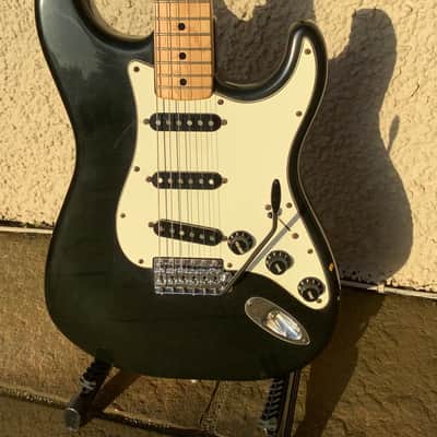Fender Stratocaster with Maple Fretboard 1977 - Black image 8