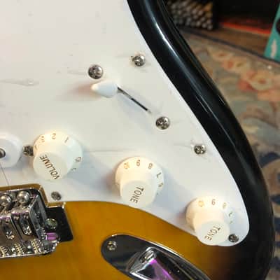 Fender Squier Bullet Strat - Sunburst image 4