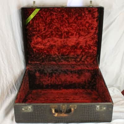 Dark Brown International Accordion Co. Hard Case for Accordion 21" x 17.50" x 9.50" (53.25cm x 44.50cm x 24cm) image 2