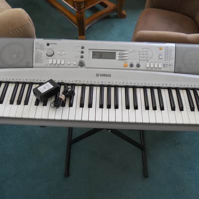 YAMAHA YPT-300 PORTABLE GRAND PIANO image 2