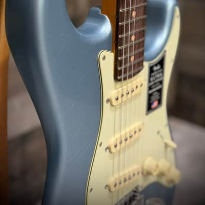 Fender American Ultra Luxe Vintage '60s Stratocaster Rosewood Fingerboard - Ice Blue Metallic image 7