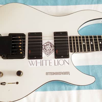 Steinberger GM2S White (GM) Vito Bratta, EMG pickups, headless guitar, graphite neck, (incl. gigbag) image 3