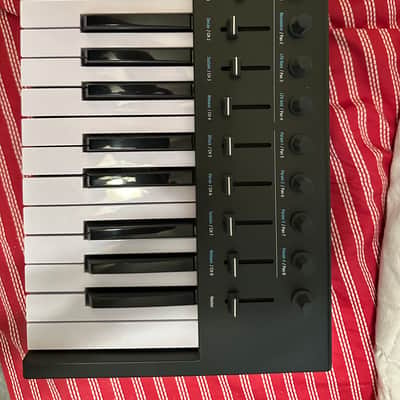 Arturia KeyLab Essential 61 MkIII MIDI Controller 2023 - Present Black Bild 6
