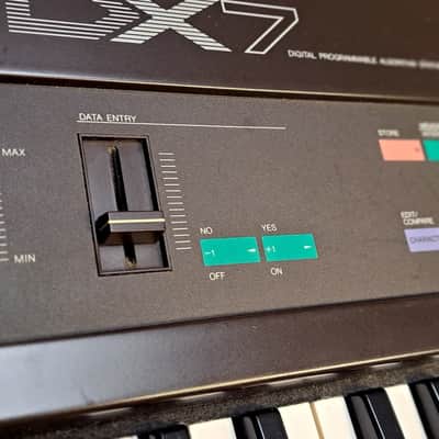 YAMAHA DX7 VINTAGE ELECTRONIC KEYBOARD W/BAG MUSIC REST FOOT PEDAL CARTRIDGE + CUSTOM SOUNDS image 3