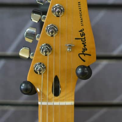 Fender Player Plus Stratocaster Olympic Pearl -  Incl Delux Gig Bag B Stock image 4