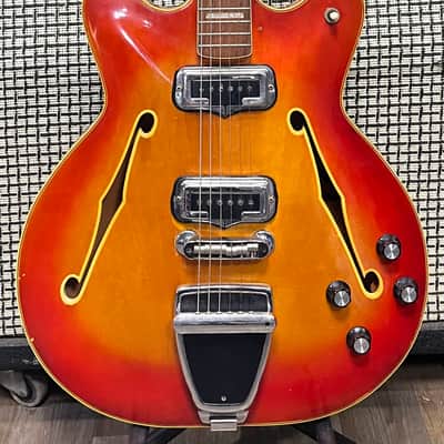 Fender Coronado II with Maple Fretboard 1967 - Sunburst image 2