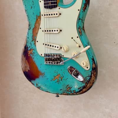 Fender Stratocaster 2025 - Surf Green over 3-color Sunburst - Super Heavy Relic image 3