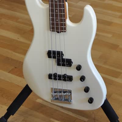 SADOWSY MetroExpress Verdine White Signature / Artist Line Series / 4-String Jazz Bass Type / SMX M 00440-24 image 2