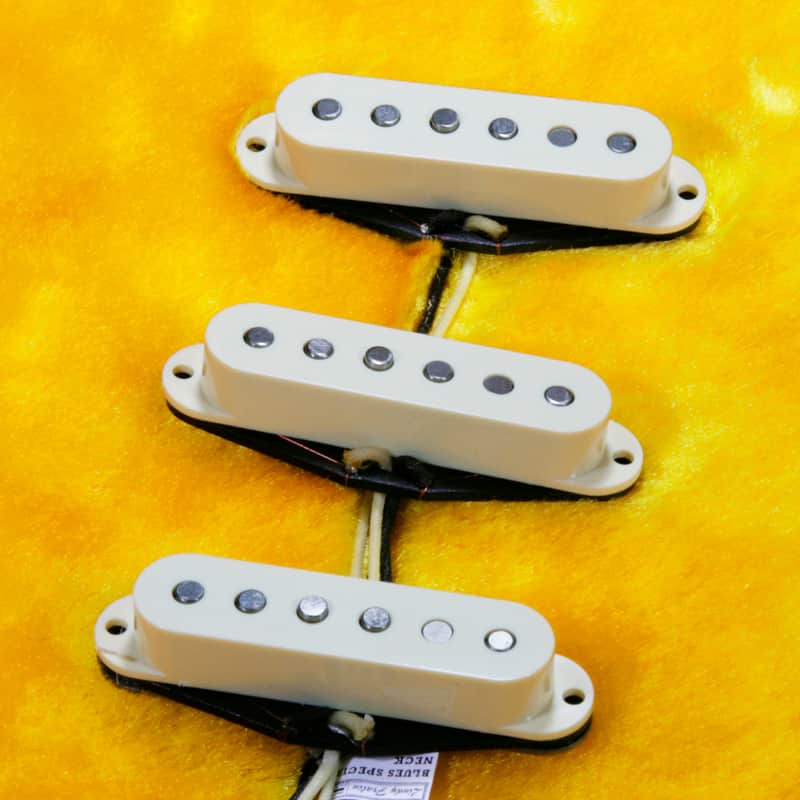 Lindy Fralin Blues Special Strat Set - Antique White Covers with