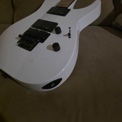 ESP LTD M-1000 Deluxe 2013 - Gloss White image 3