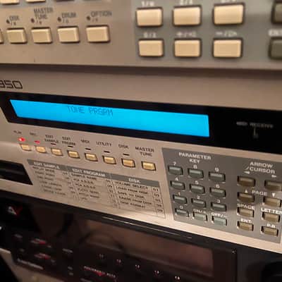 Akai S950 MIDI Digital Sampler 1988 - White