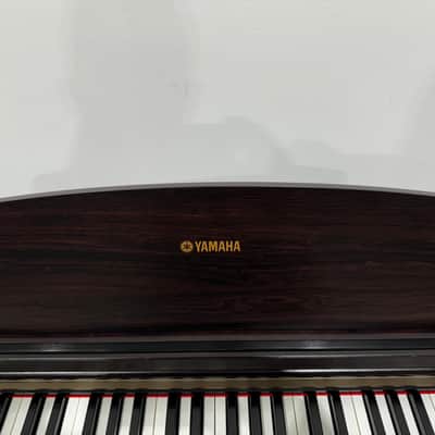 Yamaha YDP-113 Digital Piano With Stool and Sustain Pedal Bild 10