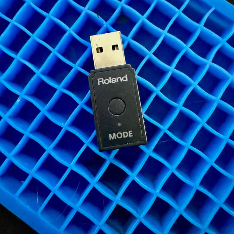 Roland WM1D Wireless MIDI Adapter Dongle 2020 - Present - Black image 1