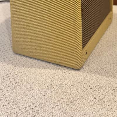 Victoria 518  - Tweed and Tone - One Owner image 4