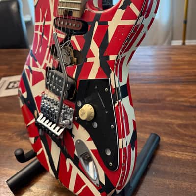 EVH Striped Series Frankie 2020 - Red / White / Black Stripes Relic image 4