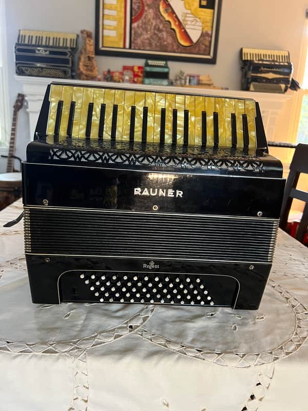 Rauner Regent - Black 60 Bass with Case image 1