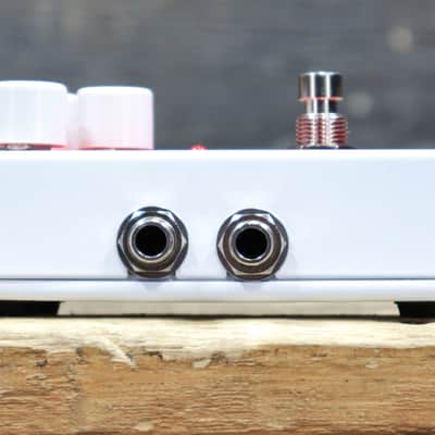Electro-Harmonix Nano POG Polyphonic Octave Generator Compact Effect Pedal image 6