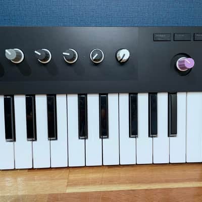 Native Instruments Komplete Kontrol M32 - Black image 3