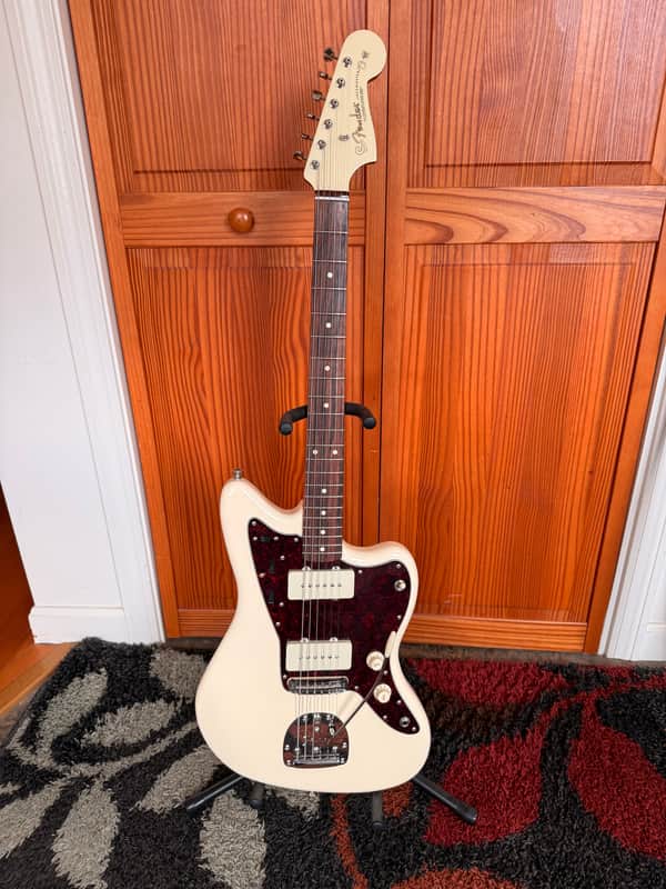 Fender Vintera '60s Jazzmaster with Pau Ferro Fretboard 2019 - 2023 - Olympic White