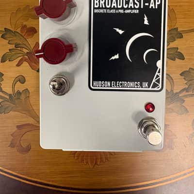 Hudson Electronics Broadcast-AP Ariel Posen Signature 2019 - Present - White image 2