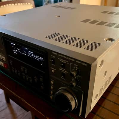 SONY DAT PCM-7030 PROFESSIONAL DIGITAL AUDIO TAPE RECORDER WITH TIME CODE - EXCELLENT CONDITION - LOW HOURS! image 3