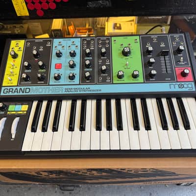 Moog Grandmother 32-Key Semi-Modular Analog Synthesizer in box //ARMENS// image 5