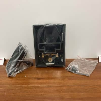 QSC iD8 Intellidock Mounting System image 2