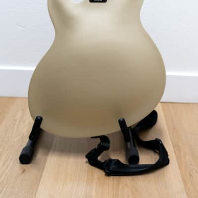 Fender Tom DeLonge Starcaster image 8