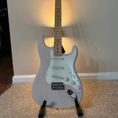 Fender MIJ Hybrid II Stratocaster with Maple Fretboard 2020 - 2021 - US Blonde image 2