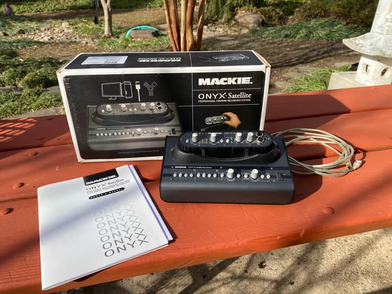 Mackie Onyx Satellite FireWire Audio Interface with Base Station 2006 - 2009 - Dark Gray image 1