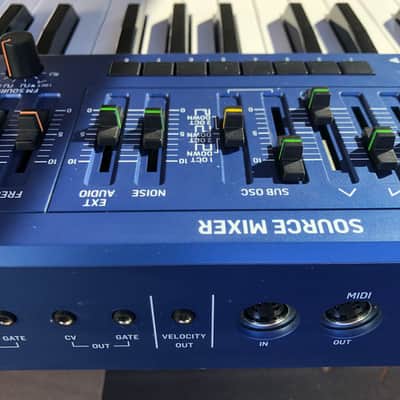 Analog Mono Synth w/ Buit-in Sequencer + KNOBs Bild 14