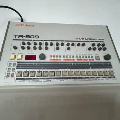 MINT Roland TR-909 Rhythm Composer 1983 - 1985 - White image 3