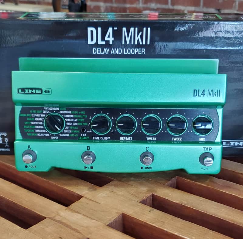 Line 6 DL4 MkII 2022 - Present - Green / Black image 1